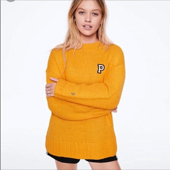 ✨NWT✨ VS Pink Boyfriend Sweater - Picture 2 of 5
